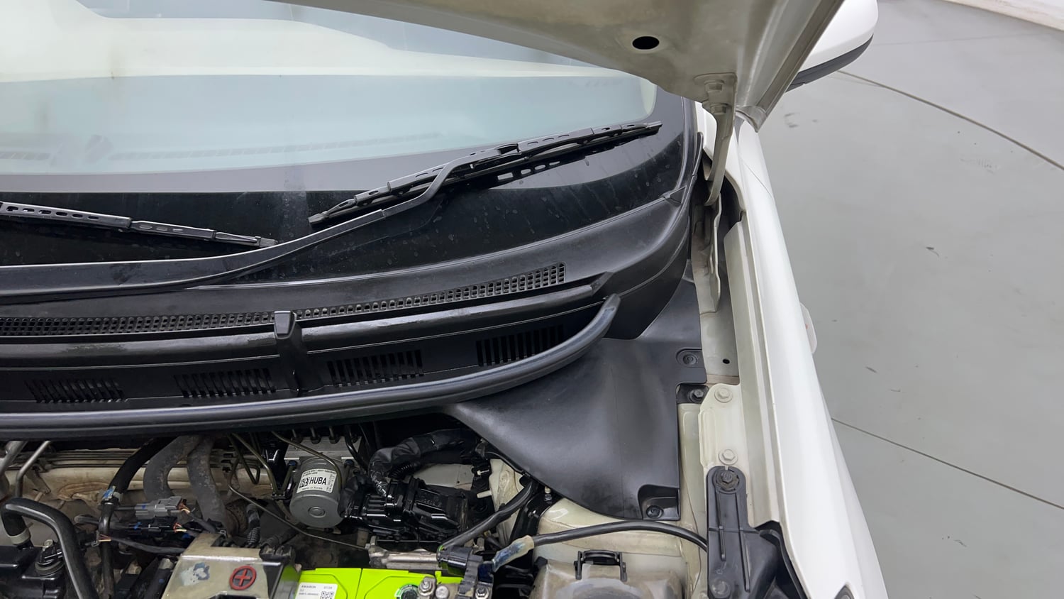 Used 2019 Hyundai Elite i20 Magna Plus 1.2 Petrol Manual engine ENGINE LEFT SIDE HINGE & APRON VIEW