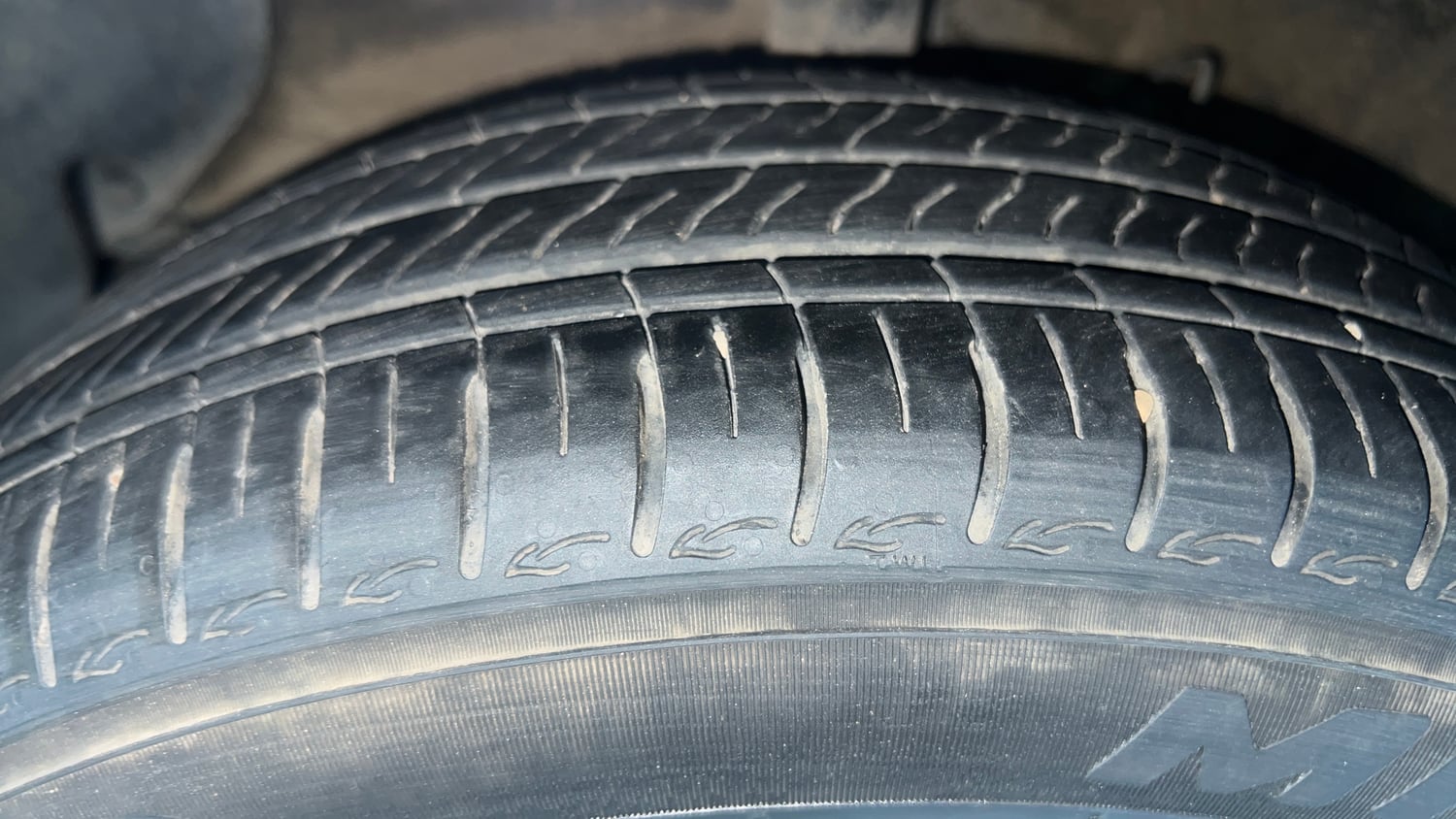 Used 2023 Hyundai Aura SX 1.2 CNG Cng Manual tyres LEFT FRONT TYRE TREAD VIEW