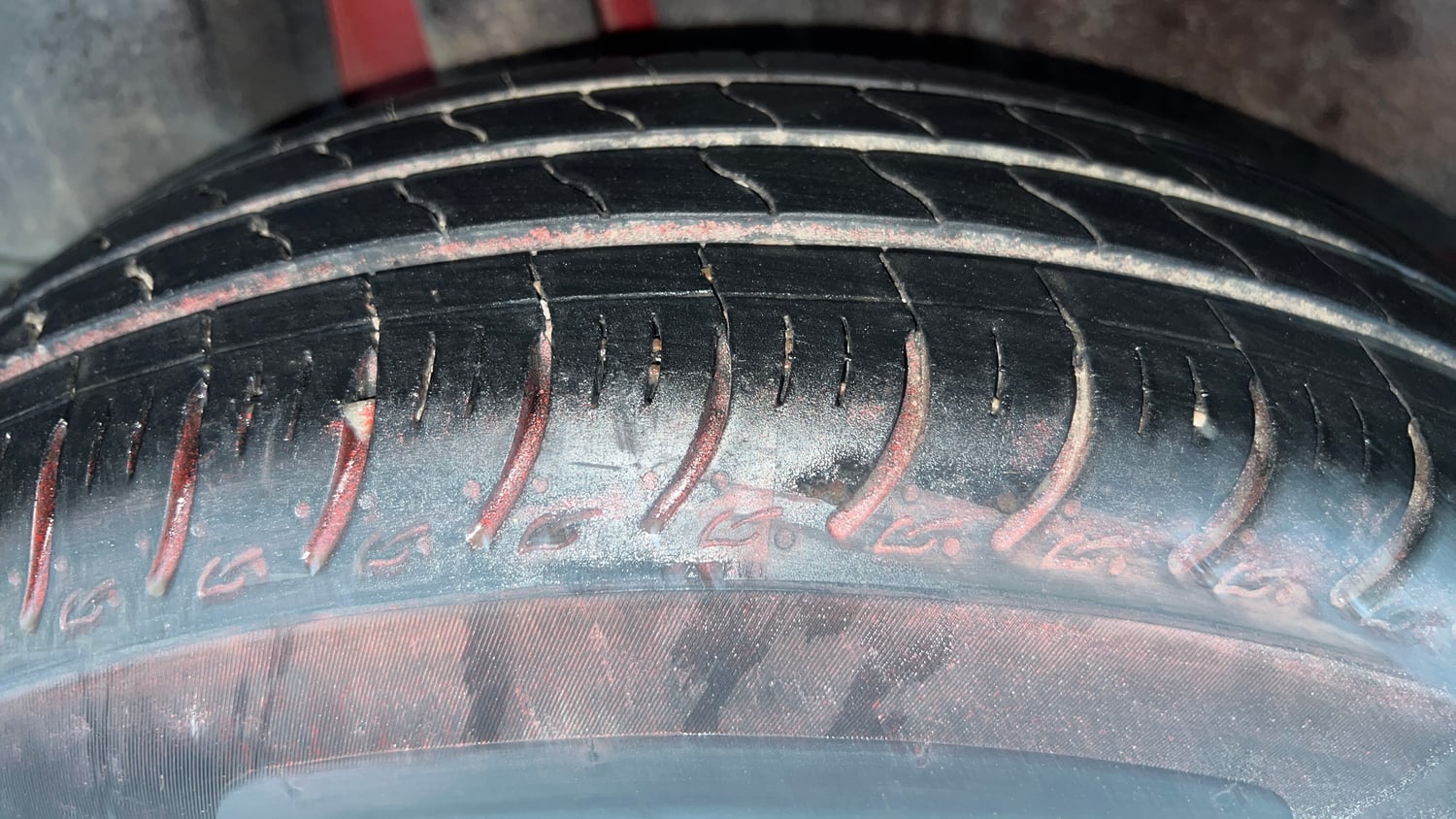Used 2024 Maruti Suzuki Swift VXi (O) Petrol Manual tyres RIGHT REAR TYRE TREAD VIEW