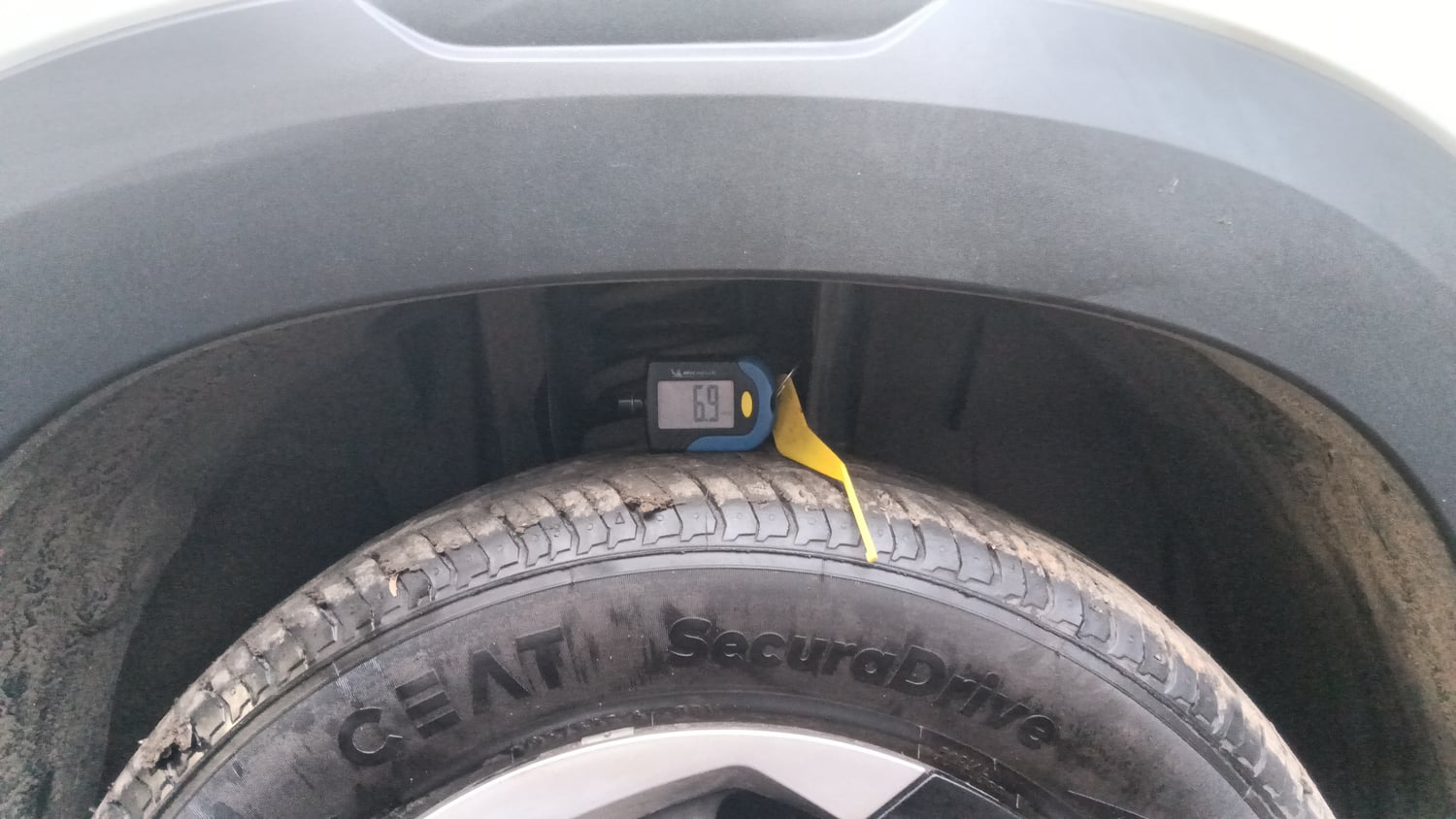 Used 2026 Nissan Magnite Acenta B4D 1.0 Petrol AMT Petrol Automatic tyres RIGHT FRONT TYRE TREAD VIEW