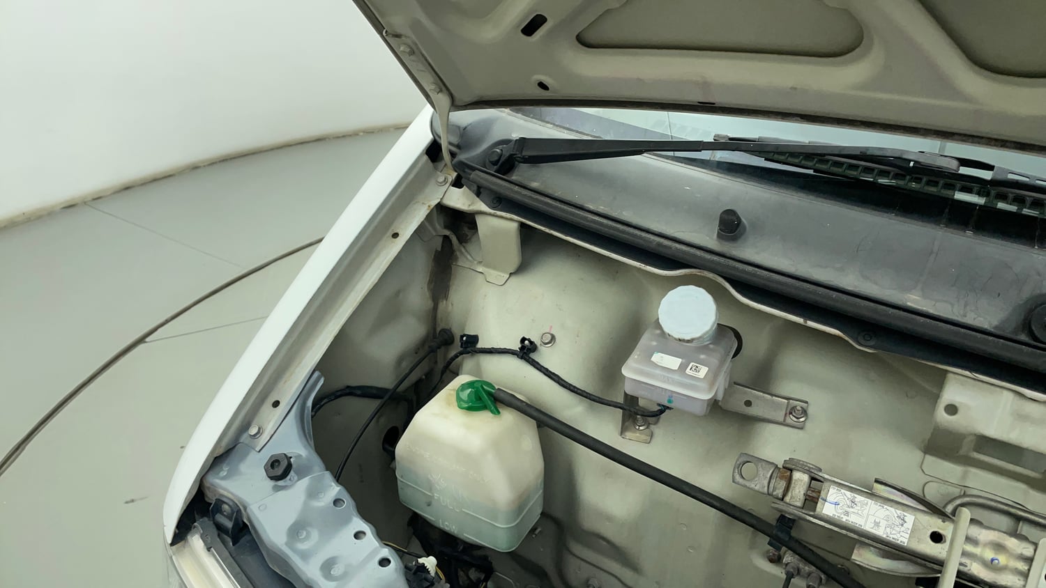 Used 2021 Maruti Suzuki Eeco 5 STR WITH A/C+HTR Petrol Manual engine ENGINE RIGHT SIDE HINGE & APRON VIEW