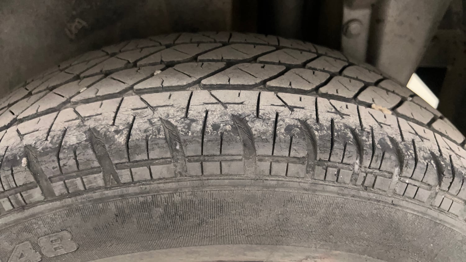 Used 2014 Maruti Suzuki Swift VXi Petrol Manual tyres LEFT REAR TYRE TREAD VIEW