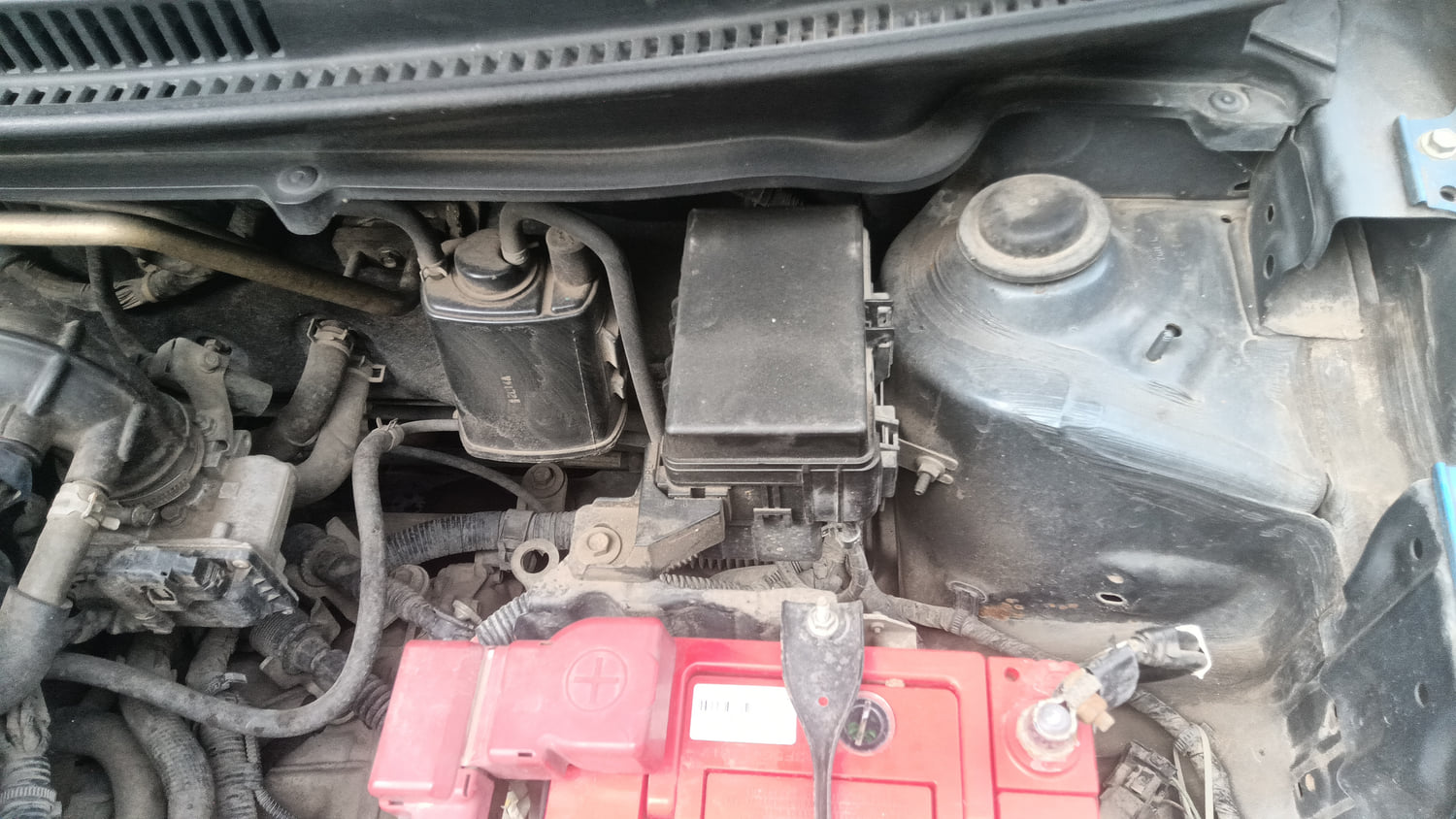 Used 2015 Maruti Suzuki Celerio ZXi Petrol Manual engine ENGINE LEFT SIDE HINGE & APRON VIEW