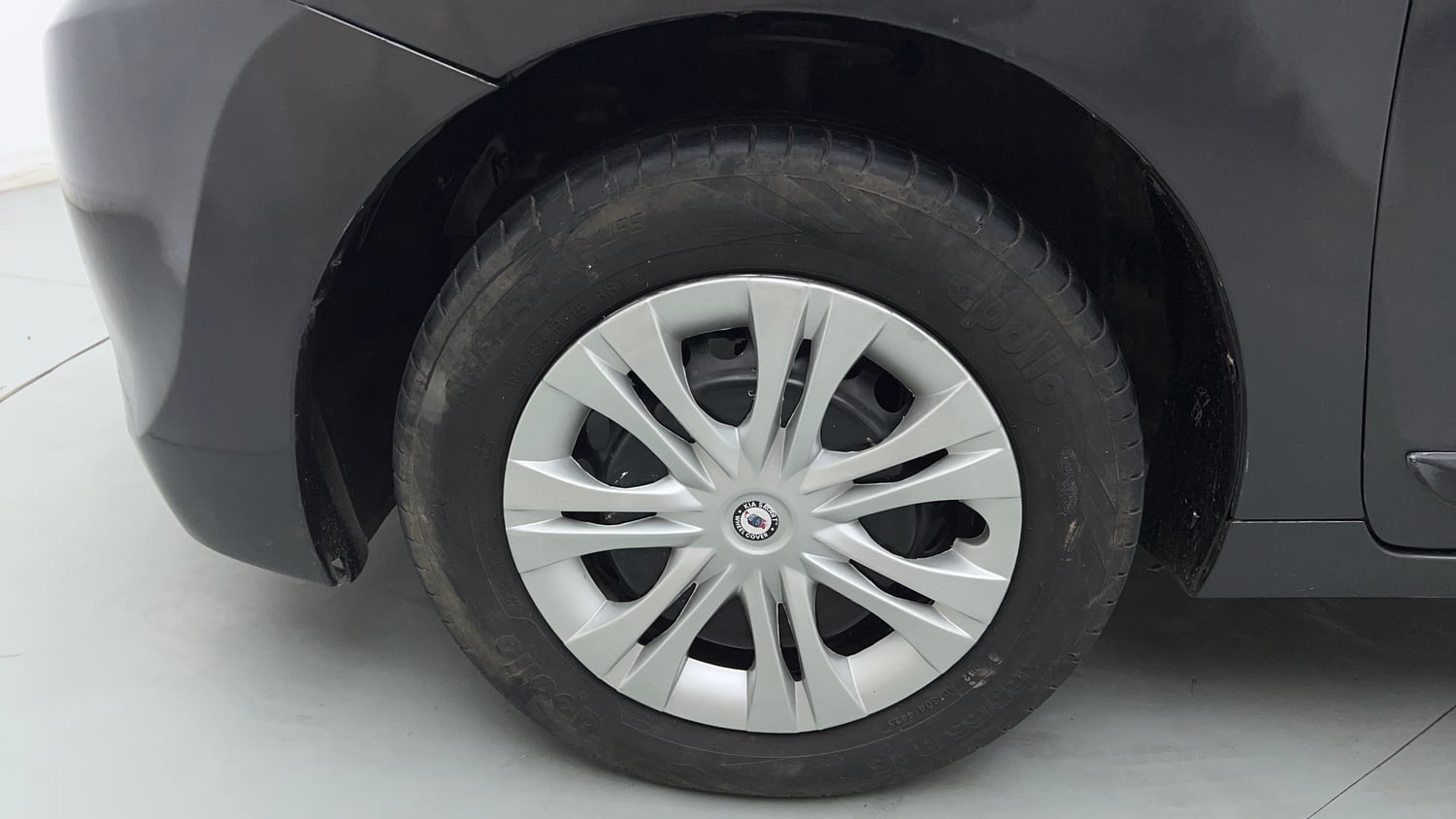 Used 2018 Maruti Suzuki Baleno Delta 1.2 Petrol Manual tyres LEFT FRONT TYRE RIM VIEW