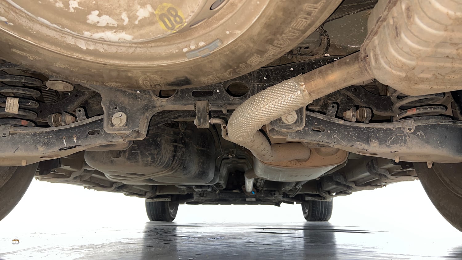 Used 2022 Mahindra XUV700 AX 7 Petrol MT 7 STR Petrol Manual extra REAR UNDERBODY VIEW (TAKEN FROM REAR)