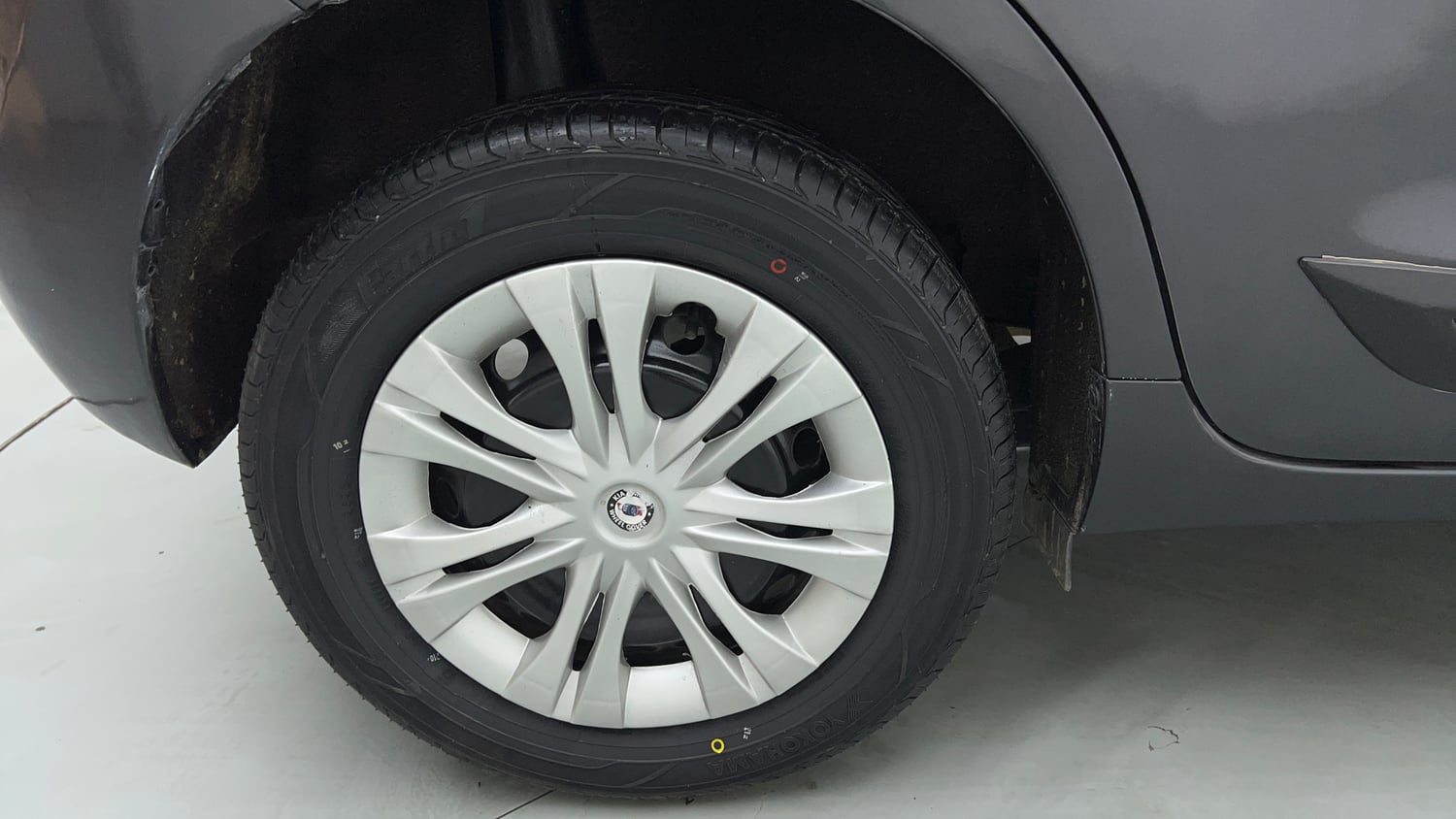 Used 2018 Maruti Suzuki Baleno Delta 1.2 Petrol Manual tyres RIGHT REAR TYRE RIM VIEW