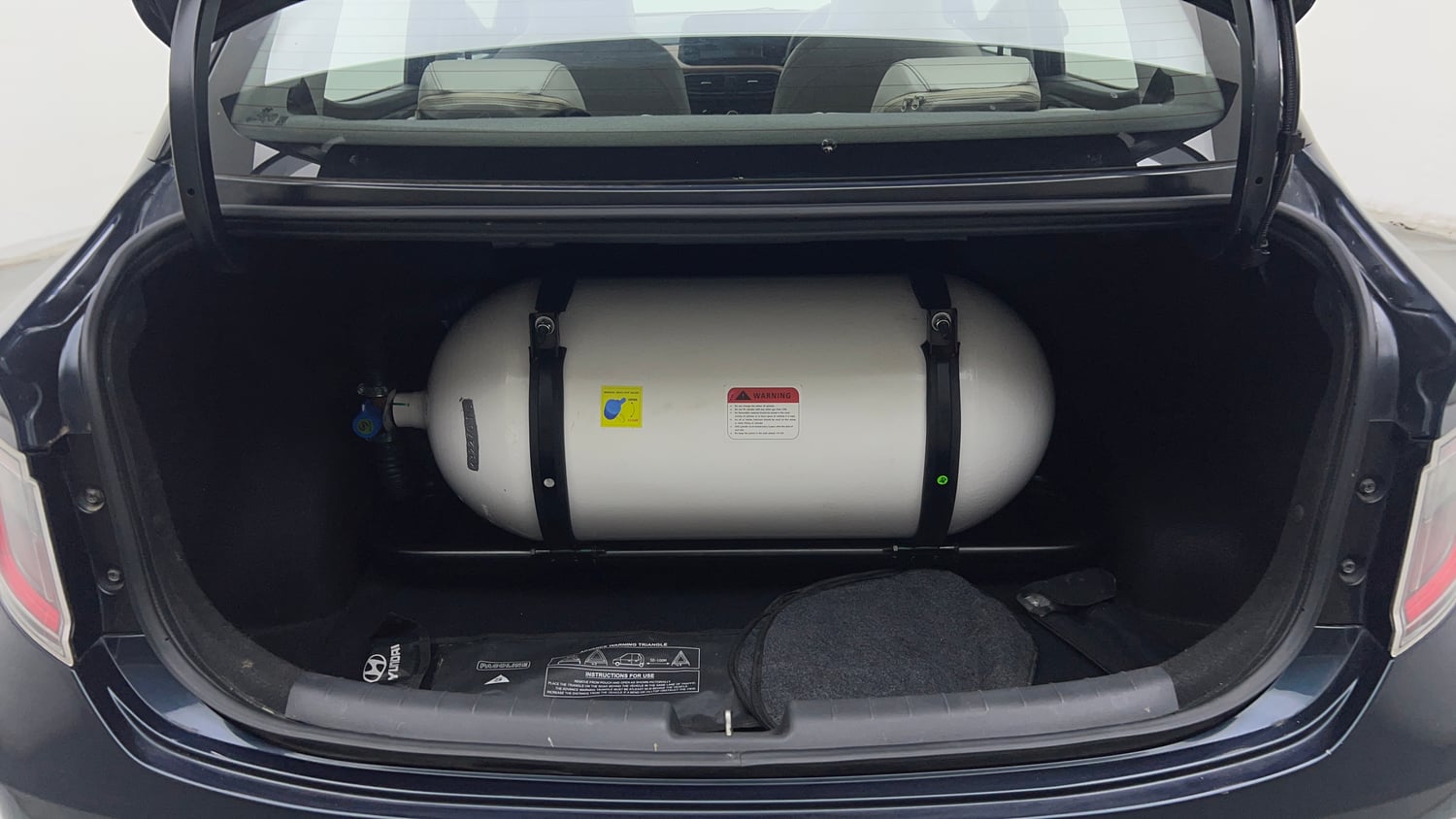 Used 2023 Hyundai Aura SX 1.2 CNG Cng Manual interior DICKY INSIDE VIEW