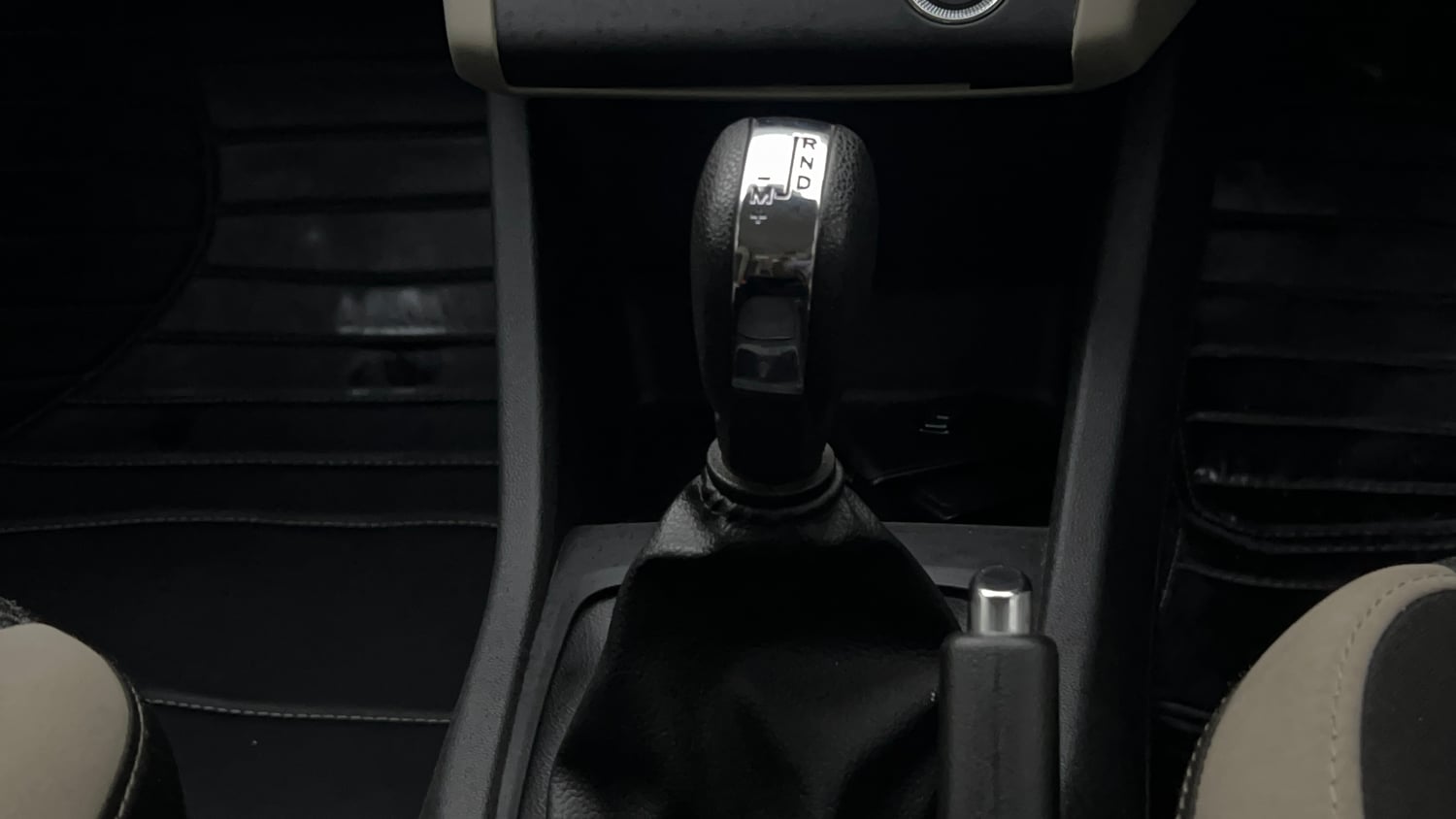 Used 2021 Renault Triber RXZ EASY-R AMT Petrol Automatic interior GEAR  KNOB VIEW