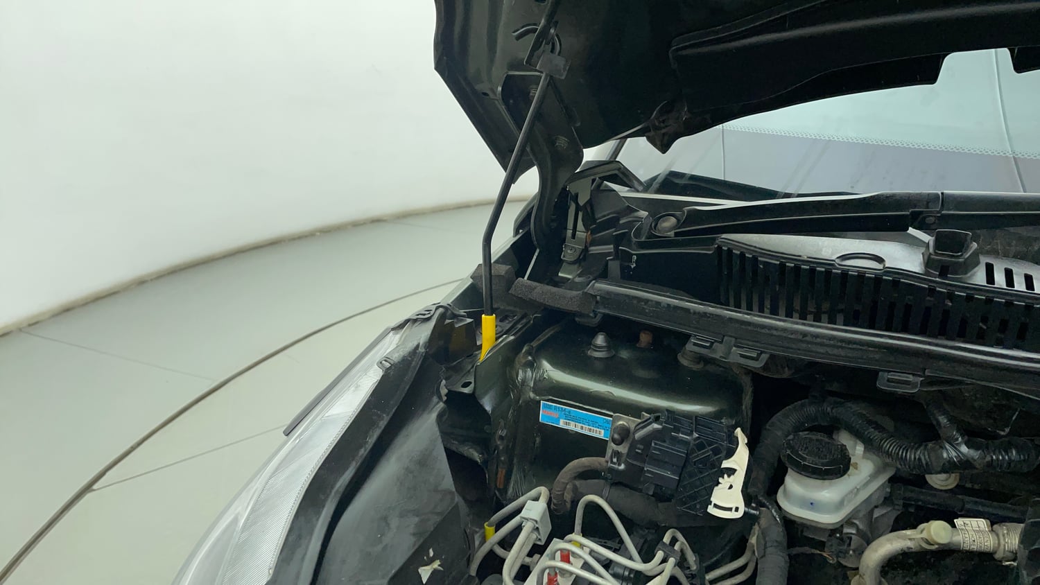 Used 2022 Tata Nexon XZ Plus Diesel Diesel Manual engine ENGINE RIGHT SIDE HINGE & APRON VIEW