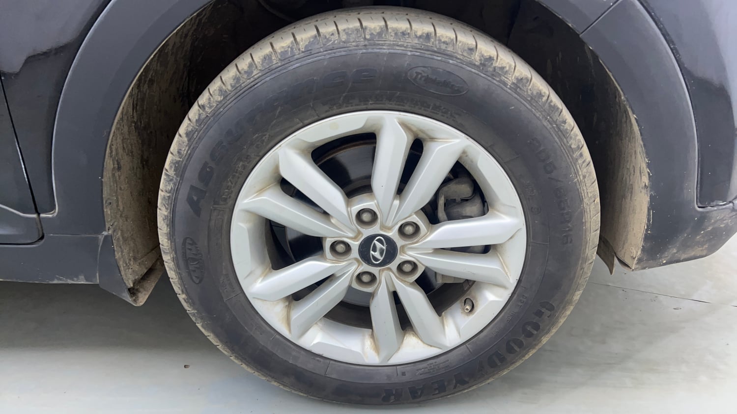 Used 2017 Hyundai Creta 1.6 SX Plus Petrol Petrol Manual tyres RIGHT FRONT TYRE RIM VIEW