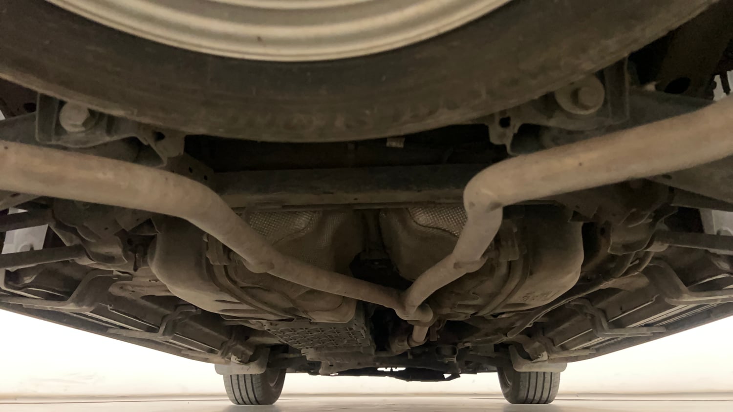 Used 2021 Mahindra XUV500 W11 Diesel Manual extra REAR UNDERBODY VIEW (TAKEN FROM REAR)