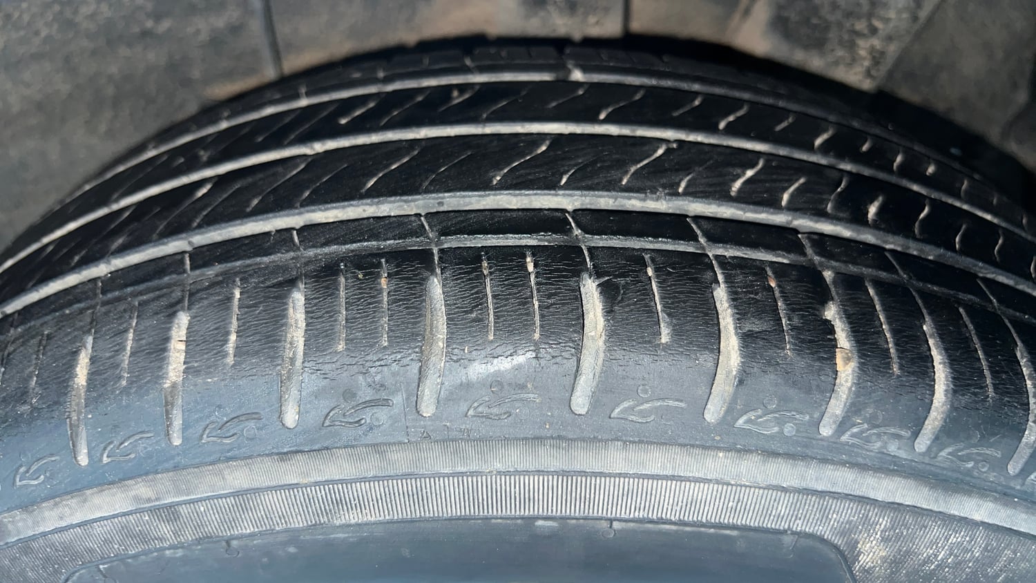 Used 2023 Hyundai Aura SX 1.2 CNG Cng Manual tyres LEFT REAR TYRE TREAD VIEW