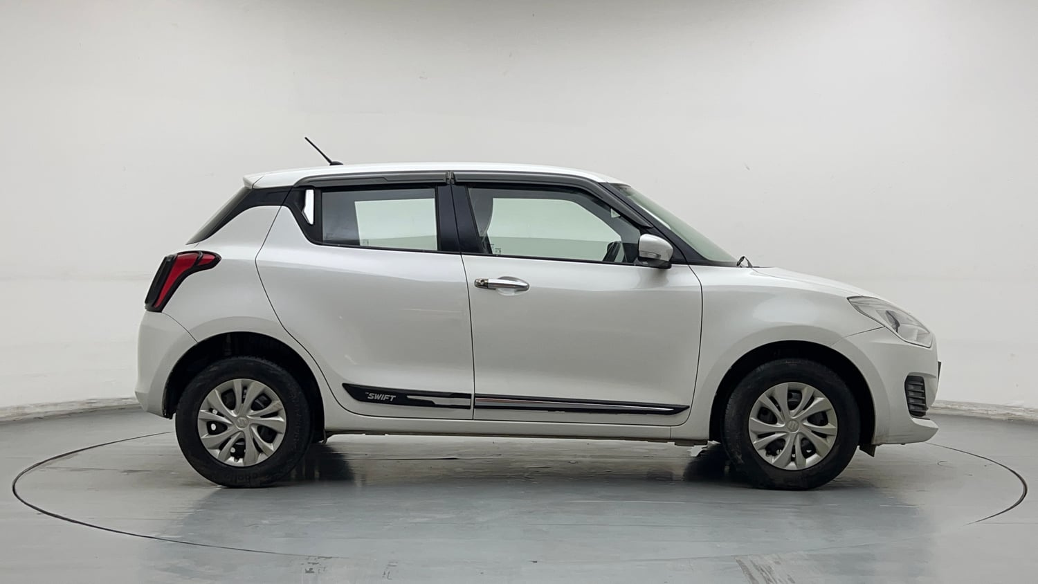 Used 2019 Maruti Suzuki Swift VXi Petrol Manual exterior RIGHT SIDE VIEW