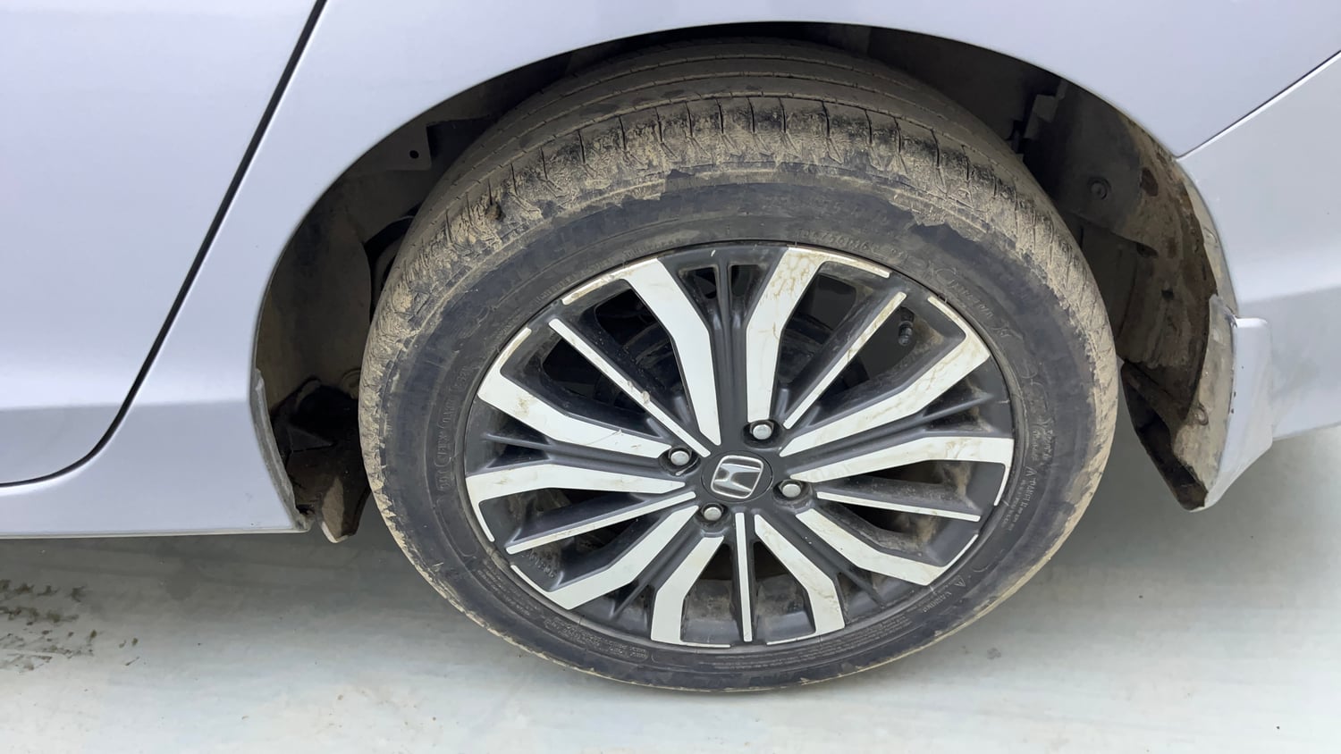 Used 2019 Honda City VX Petrol Petrol Manual tyres LEFT REAR TYRE RIM VIEW