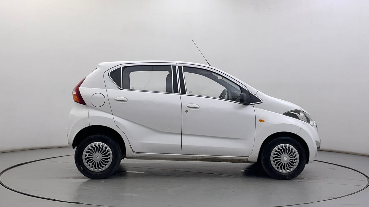 Used 2017 Datsun Redi-GO T (O) Petrol Manual exterior RIGHT SIDE VIEW