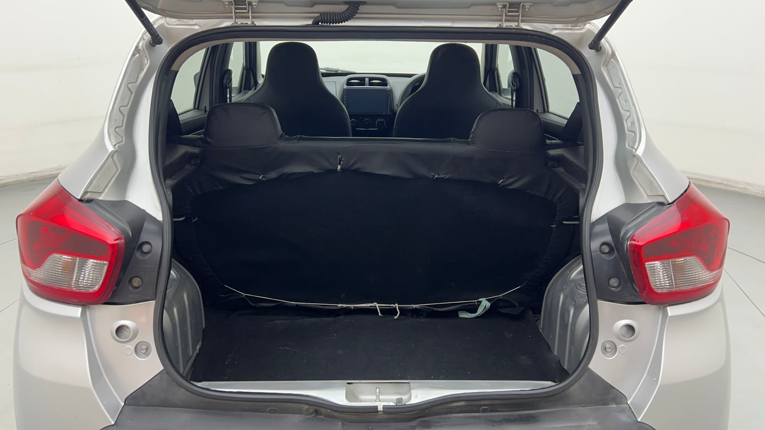 Used 2018 Renault Kwid 1.0 RXL Petrol Manual interior DICKY INSIDE VIEW