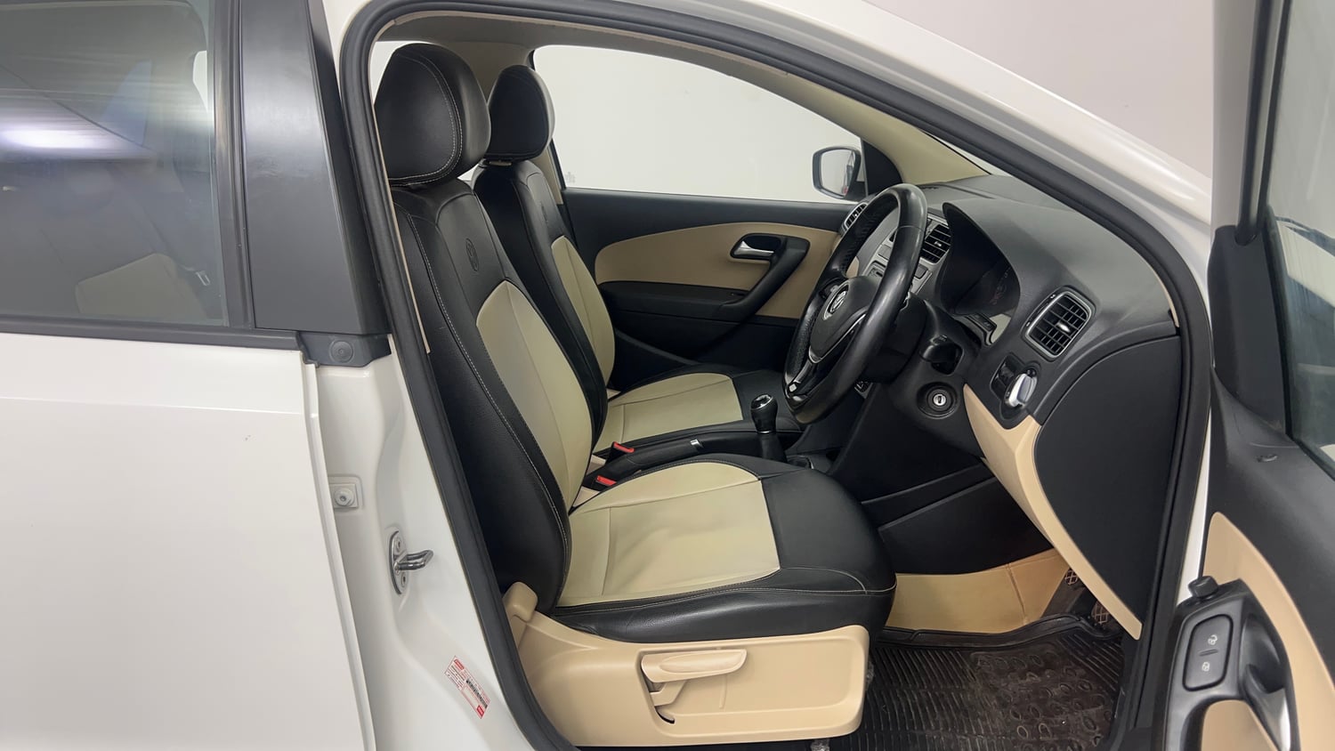 Used 2015 Volkswagen Polo Highline1.2L (P) Petrol Manual interior RIGHT SIDE FRONT DOOR CABIN VIEW
