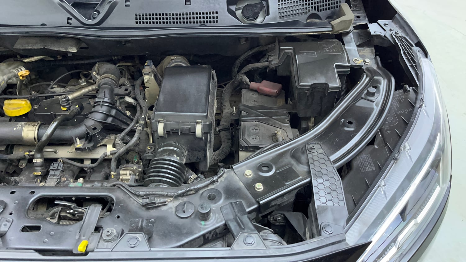 Used 2024 Nissan Magnite XV Premium (O)Turbo CVT Petrol Automatic engine ENGINE LEFT SIDE VIEW