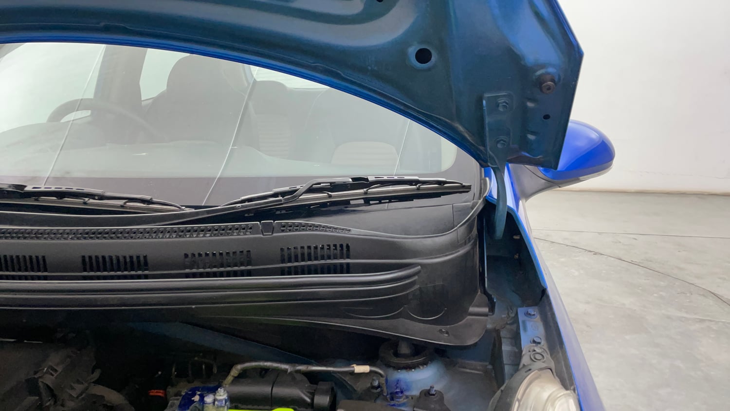 Used 2019 Hyundai Grand i10 Sportz AT 1.2 Kappa VTVT Petrol Automatic engine ENGINE LEFT SIDE HINGE & APRON VIEW