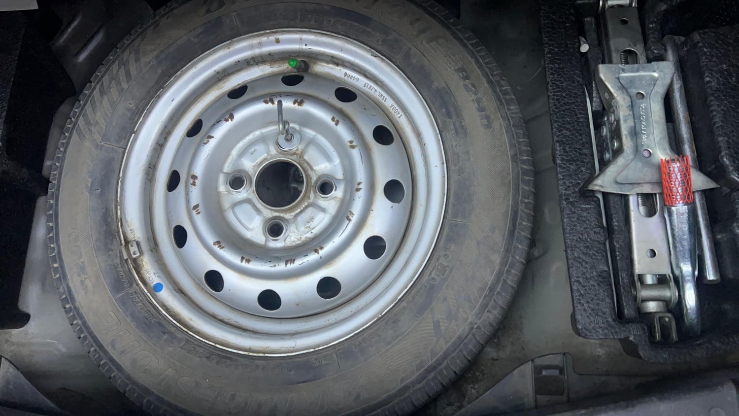 Used 2014 Maruti Suzuki Wagon R LXI Petrol Manual tyres SPARE TYRE VIEW