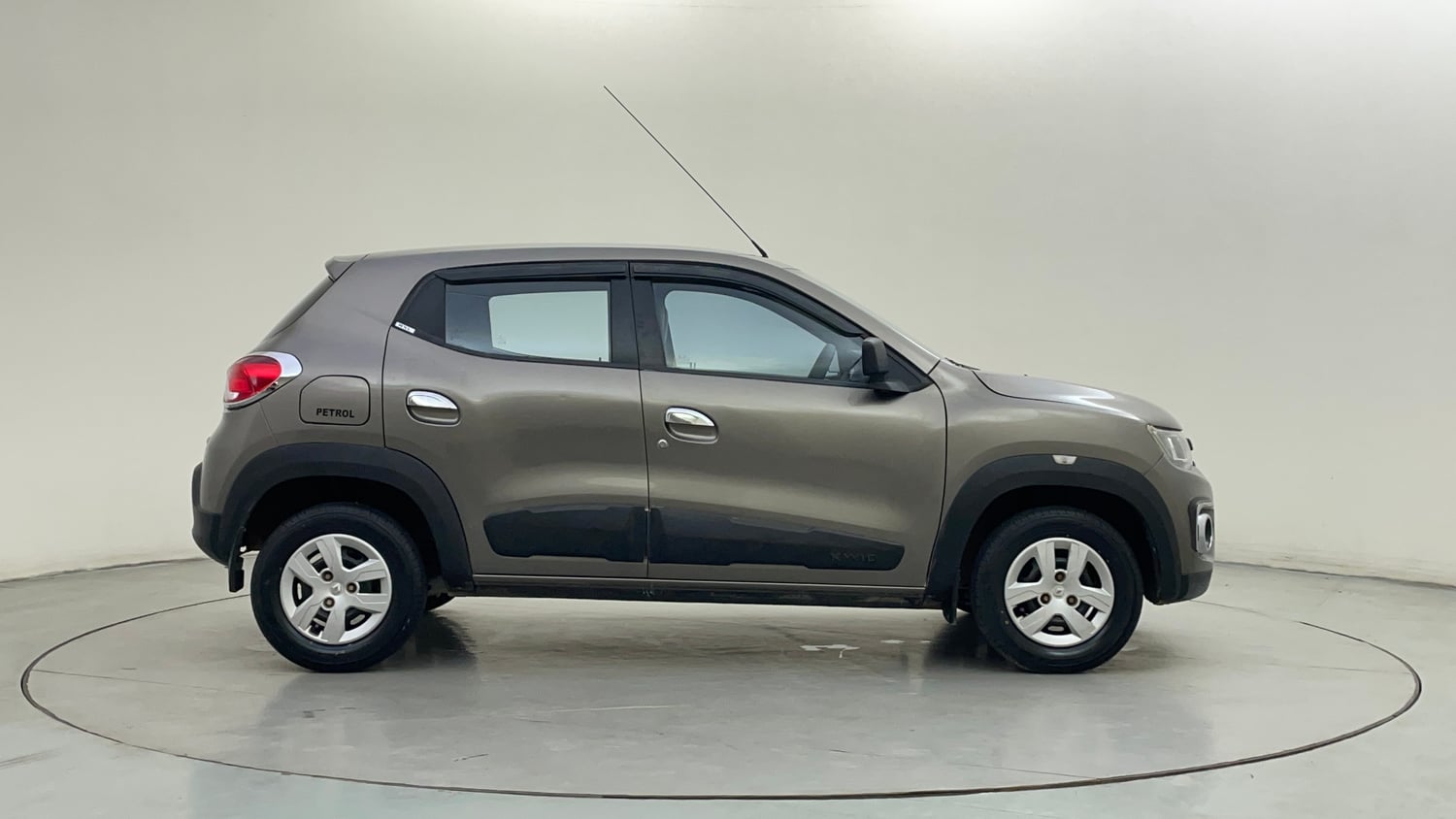 Used 2016 Renault Kwid RXL Petrol Manual exterior RIGHT SIDE VIEW