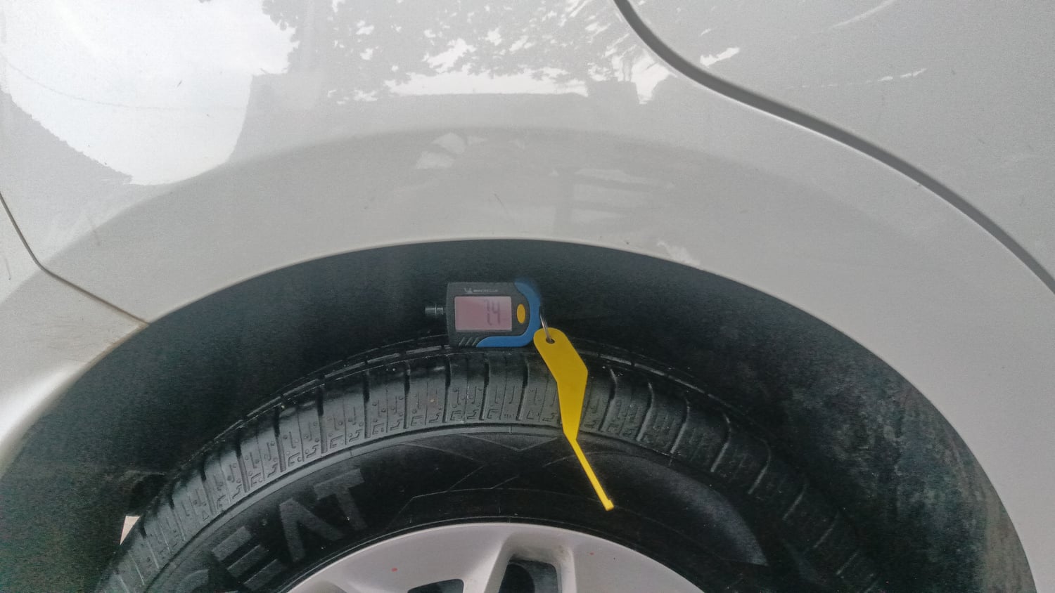 Used 2017 Ford Figo Trend 1.2 Ti-VCT Petrol Manual tyres RIGHT REAR TYRE TREAD VIEW