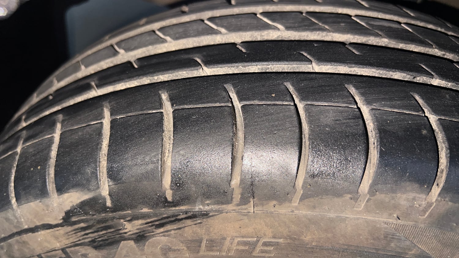 Used 2018 Maruti Suzuki Baleno Delta 1.2 Petrol Manual tyres LEFT FRONT TYRE TREAD VIEW