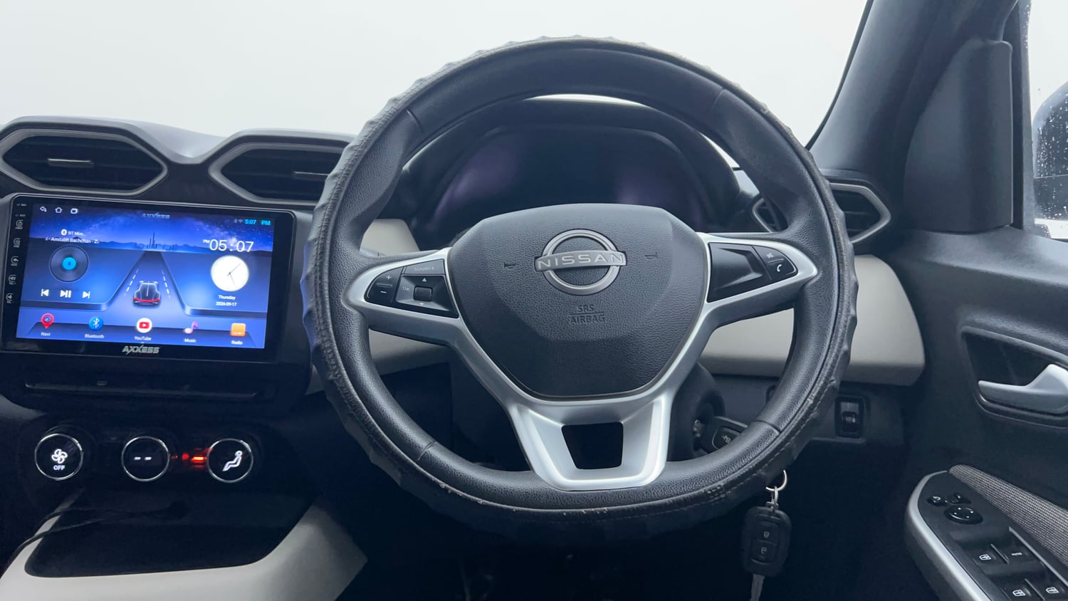 Used 2023 Nissan Magnite XL Petrol Manual interior STEERING VIEW