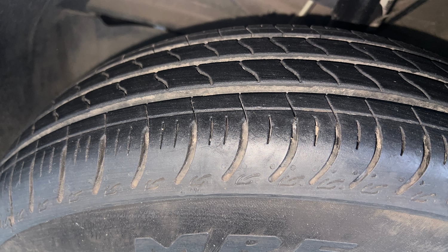 Used 2025 Maruti Suzuki Swift VXi Petrol Manual tyres LEFT FRONT TYRE TREAD VIEW