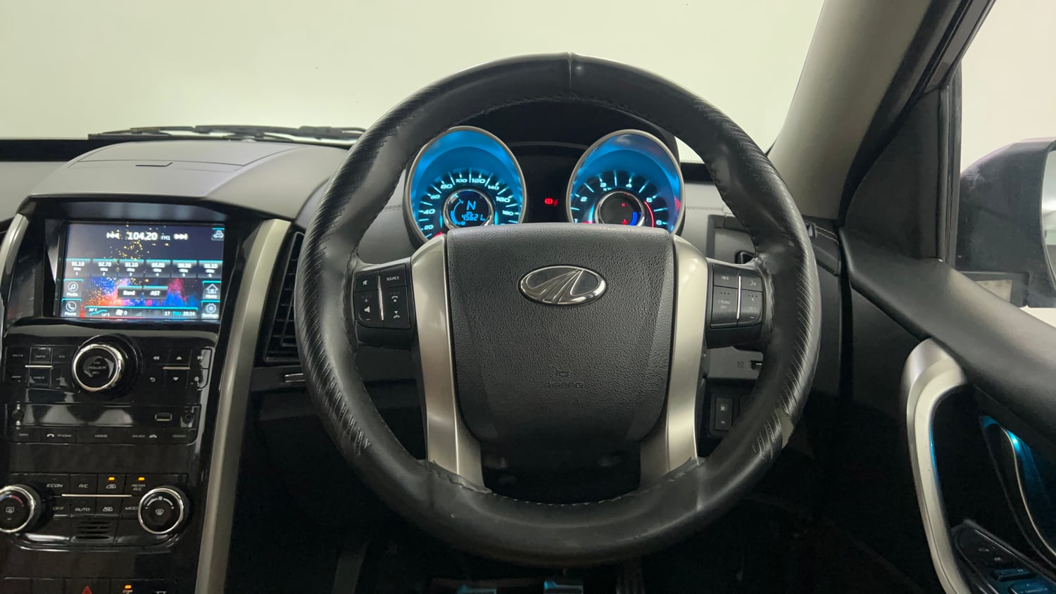 Used 2021 Mahindra XUV500 W11 Diesel Manual interior STEERING VIEW