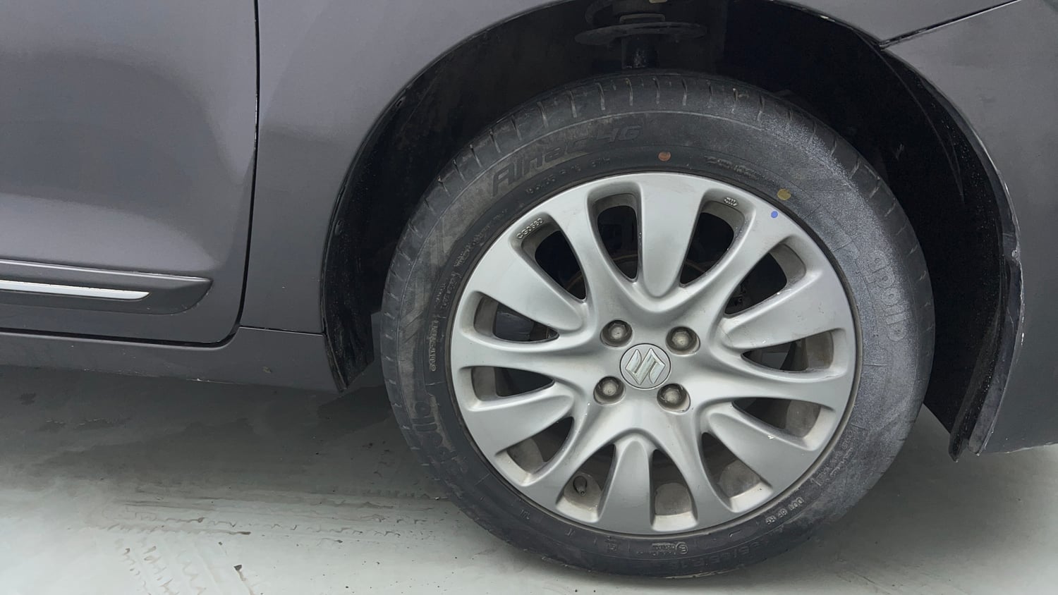 Used 2018 Maruti Suzuki Baleno Zeta 1.2 Petrol Manual tyres RIGHT FRONT TYRE RIM VIEW