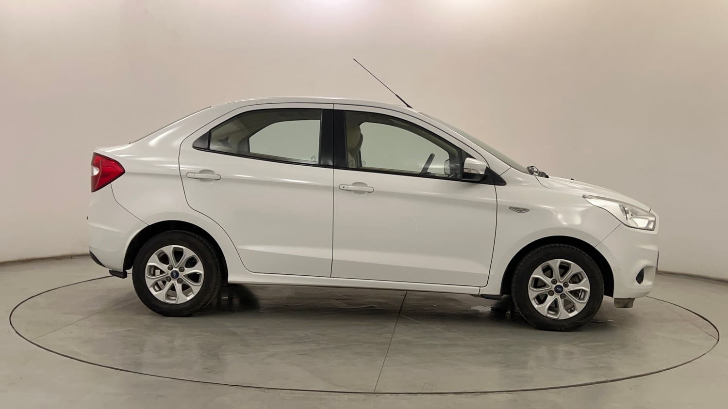 Used 2016 Ford Figo Aspire Titanium 1.2 Ti-VCT Petrol Manual exterior RIGHT SIDE VIEW