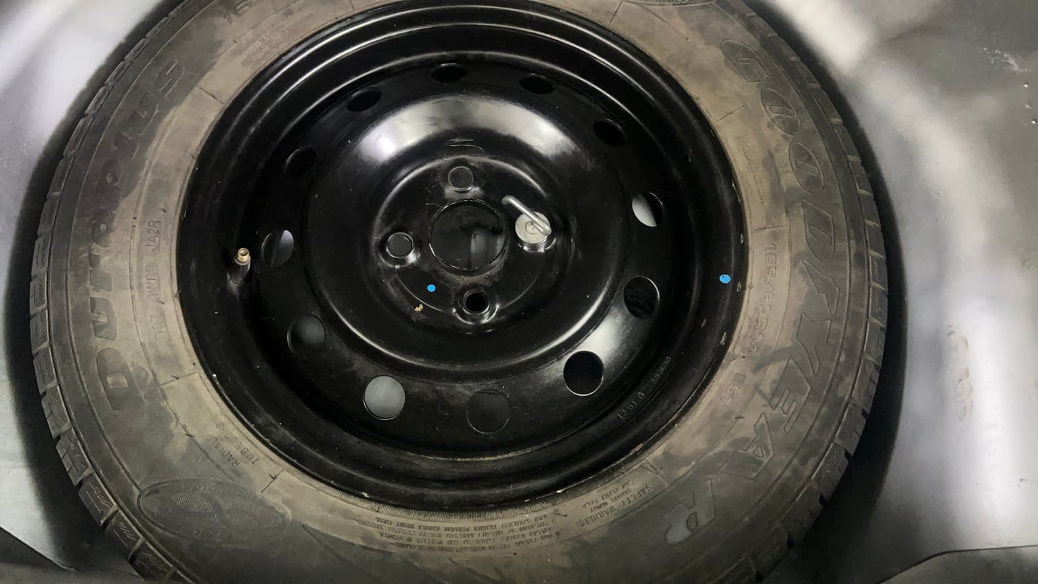Used 2012 Maruti Suzuki Swift VXi Petrol Manual tyres SPARE TYRE VIEW