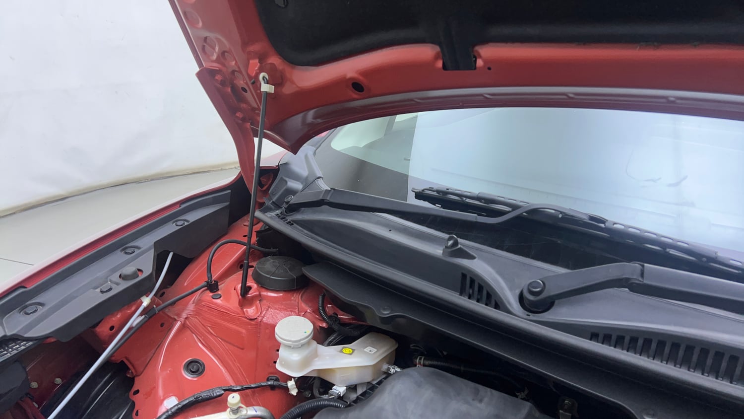 Used 2024 Maruti Suzuki Fronx Delta Plus (O) 1.2L MT Petrol Manual engine ENGINE RIGHT SIDE HINGE & APRON VIEW