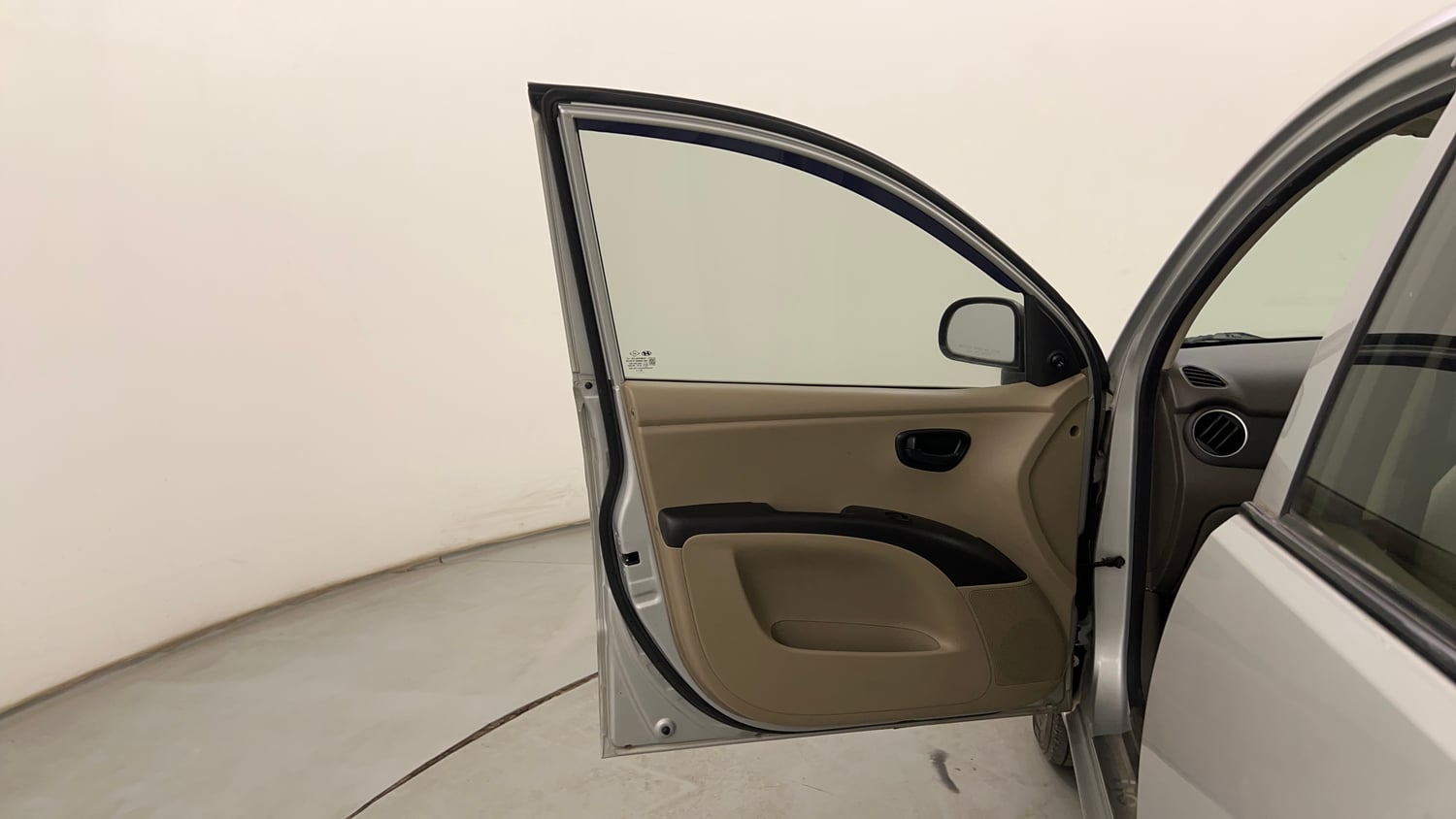 Used 2014 Hyundai i10 Magna 1.1 iRDE2 Petrol Manual interior LEFT FRONT DOOR OPEN VIEW