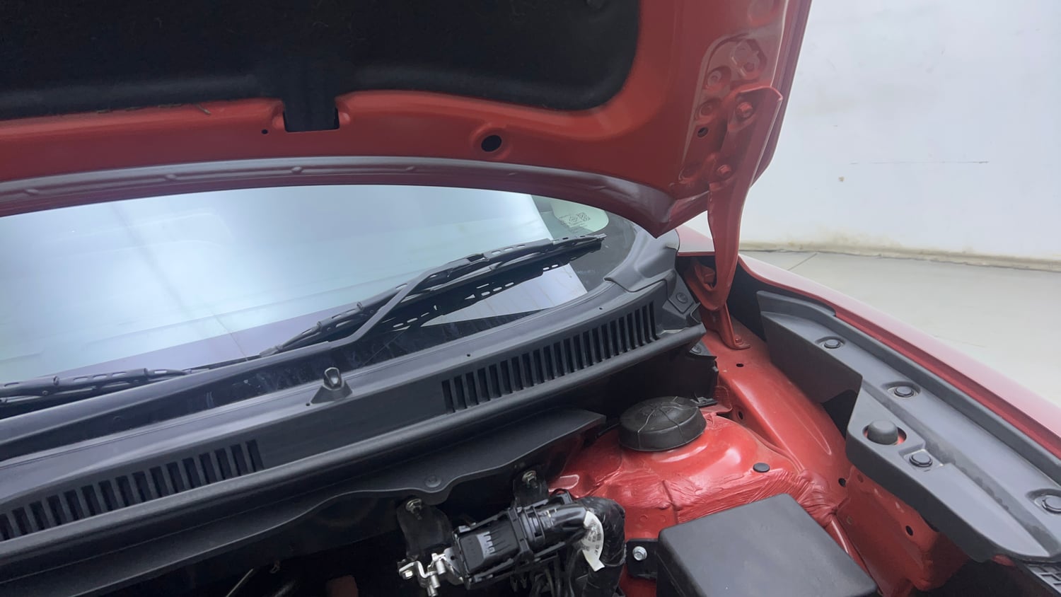 Used 2024 Maruti Suzuki Fronx Delta Plus (O) 1.2L MT Petrol Manual engine ENGINE LEFT SIDE HINGE & APRON VIEW