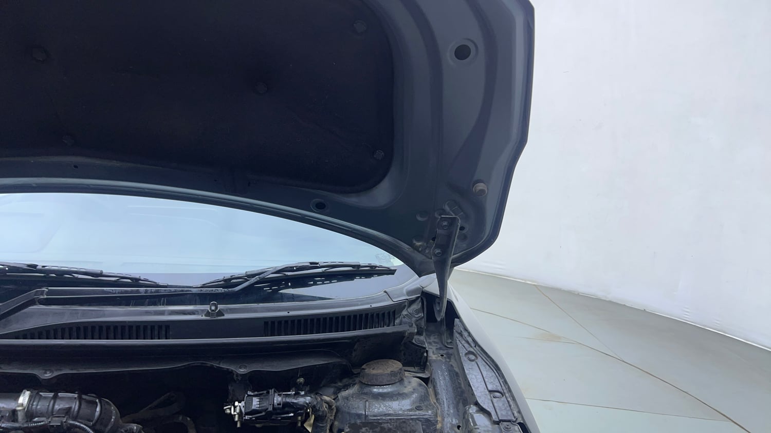 Used 2022 Maruti Suzuki Baleno Alpha MT Petrol Manual engine ENGINE LEFT SIDE HINGE & APRON VIEW