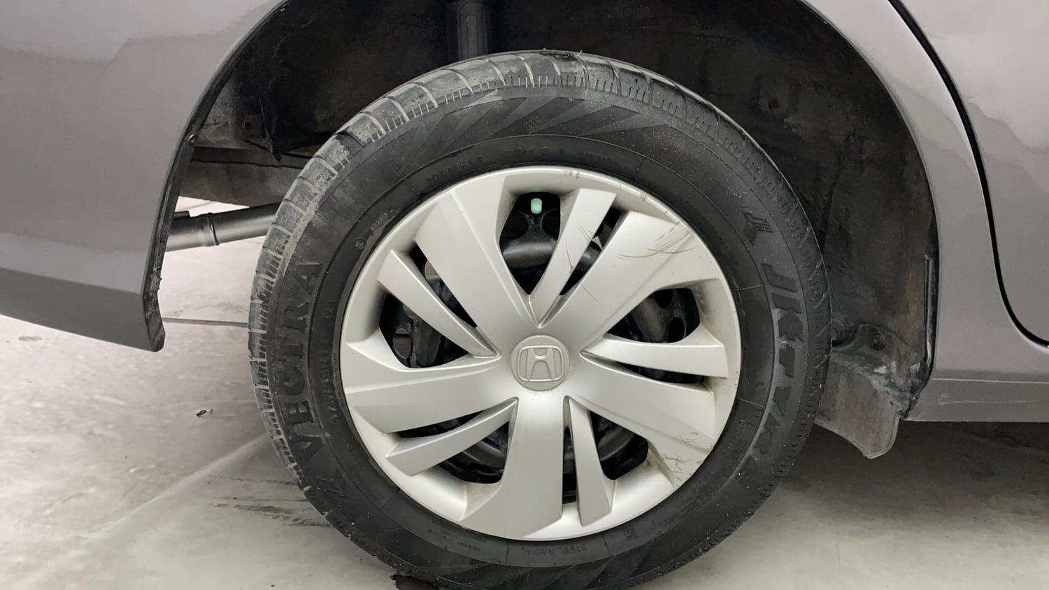 Used 2018 Honda Amaze 1.2 S CVT Petrol Petrol Automatic tyres RIGHT REAR TYRE RIM VIEW