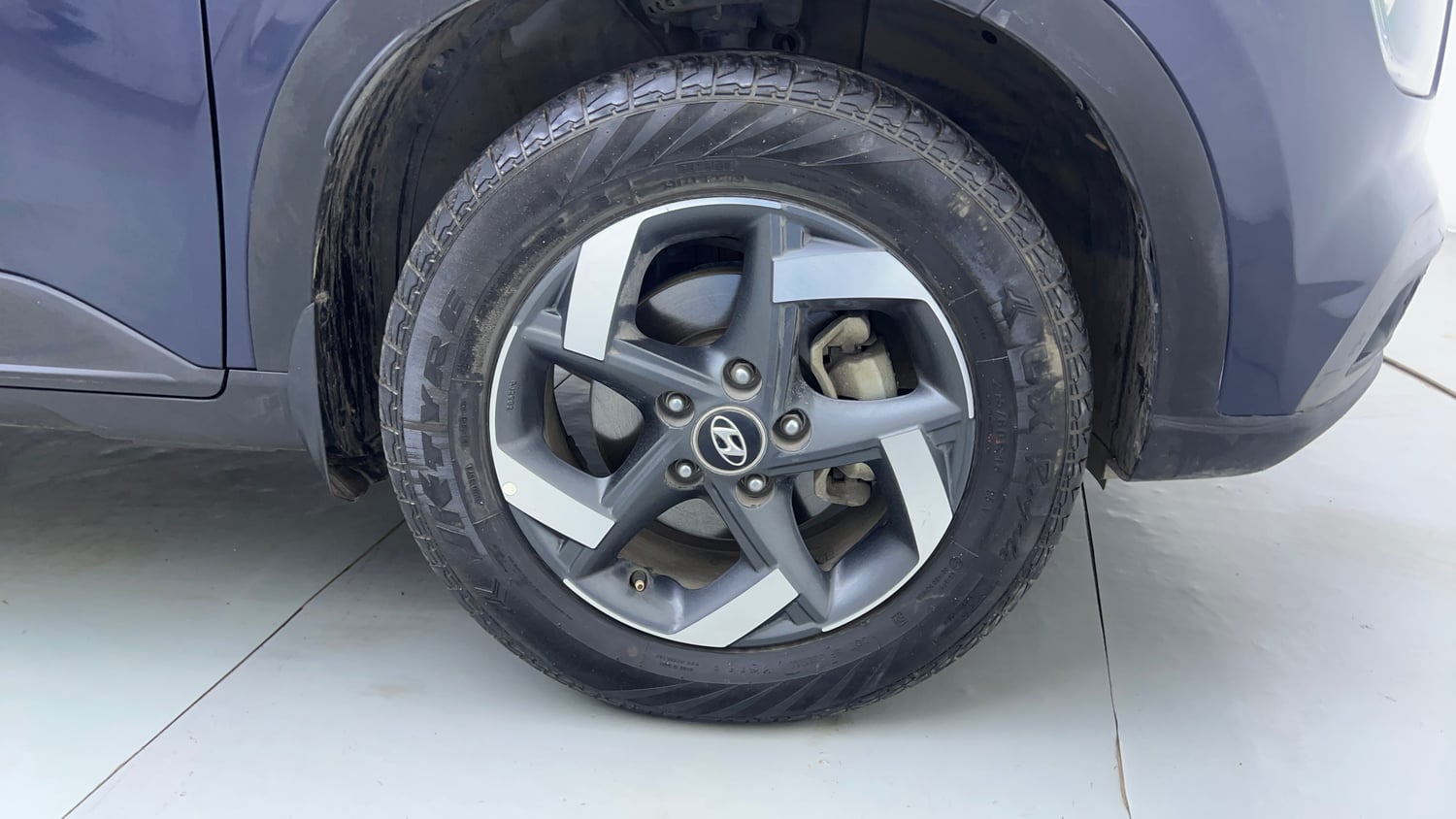 Used 2020 Hyundai Venue SX Plus 1.0 Turbo DCT Petrol Automatic tyres RIGHT FRONT TYRE RIM VIEW