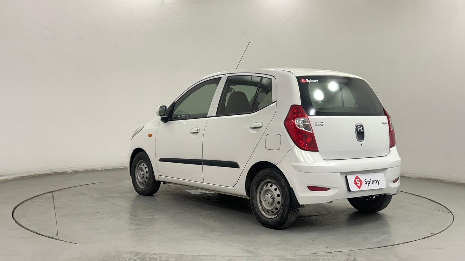 Used 2015 Hyundai i10 Magna 1.1 iRDE2 Petrol Manual exterior LEFT REAR CORNER VIEW
