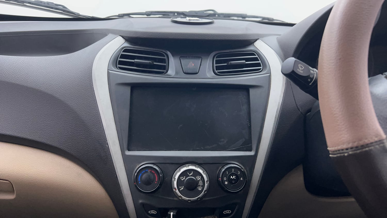 Used 2013 Hyundai Eon D-Lite + Petrol Manual interior MUSIC SYSTEM & AC CONTROL VIEW