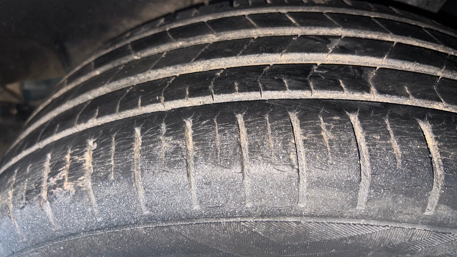 Used 2018 Maruti Suzuki Baleno Zeta 1.2 Petrol Manual tyres LEFT REAR TYRE TREAD VIEW