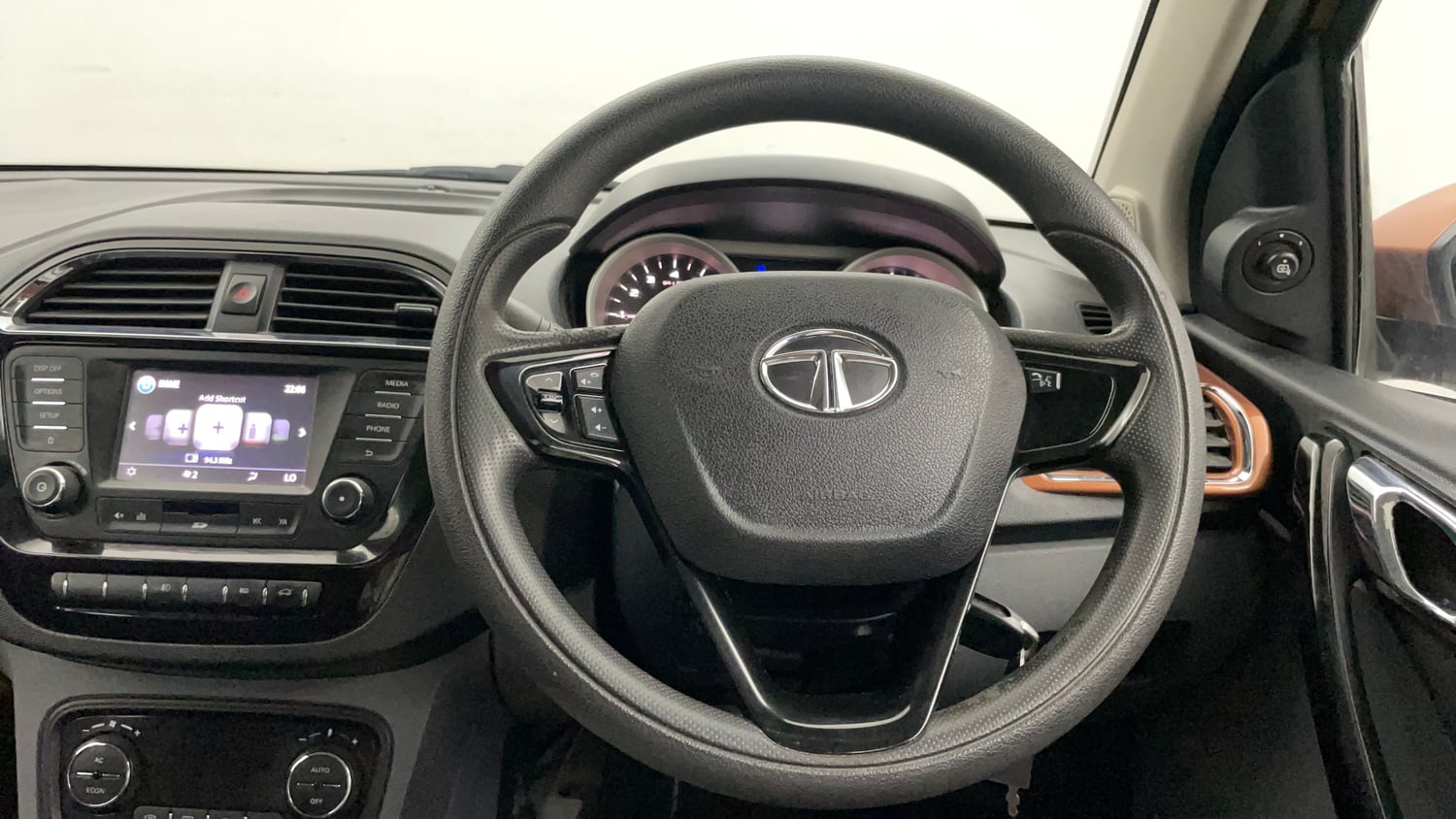 Used 2018 Tata Tigor Revotron XZ (O) Petrol Manual interior STEERING VIEW