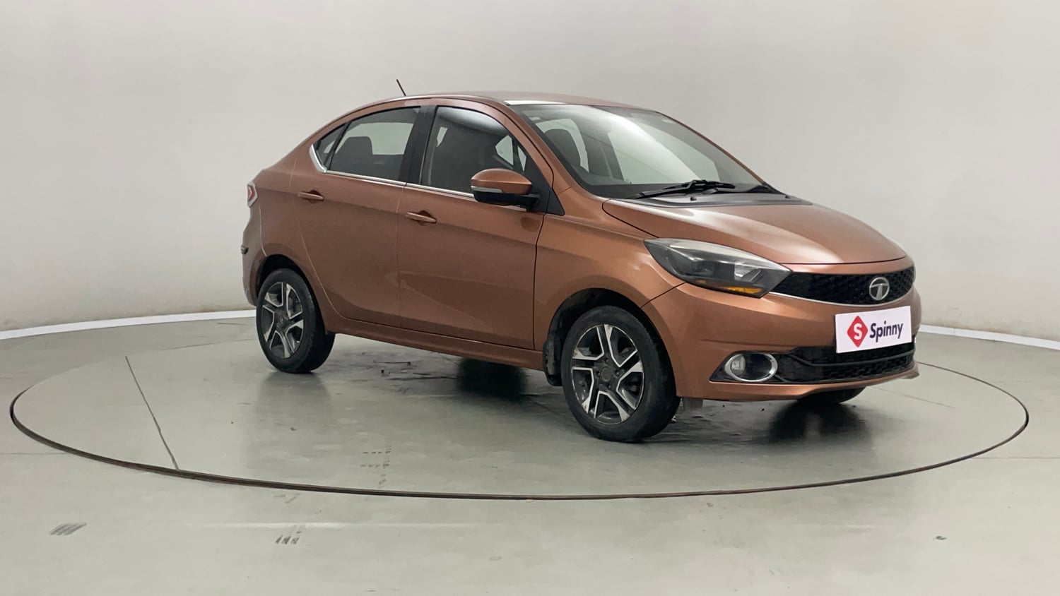 Used 2018 Tata Tigor Revotron XZ (O) Petrol Manual exterior RIGHT FRONT CORNER VIEW