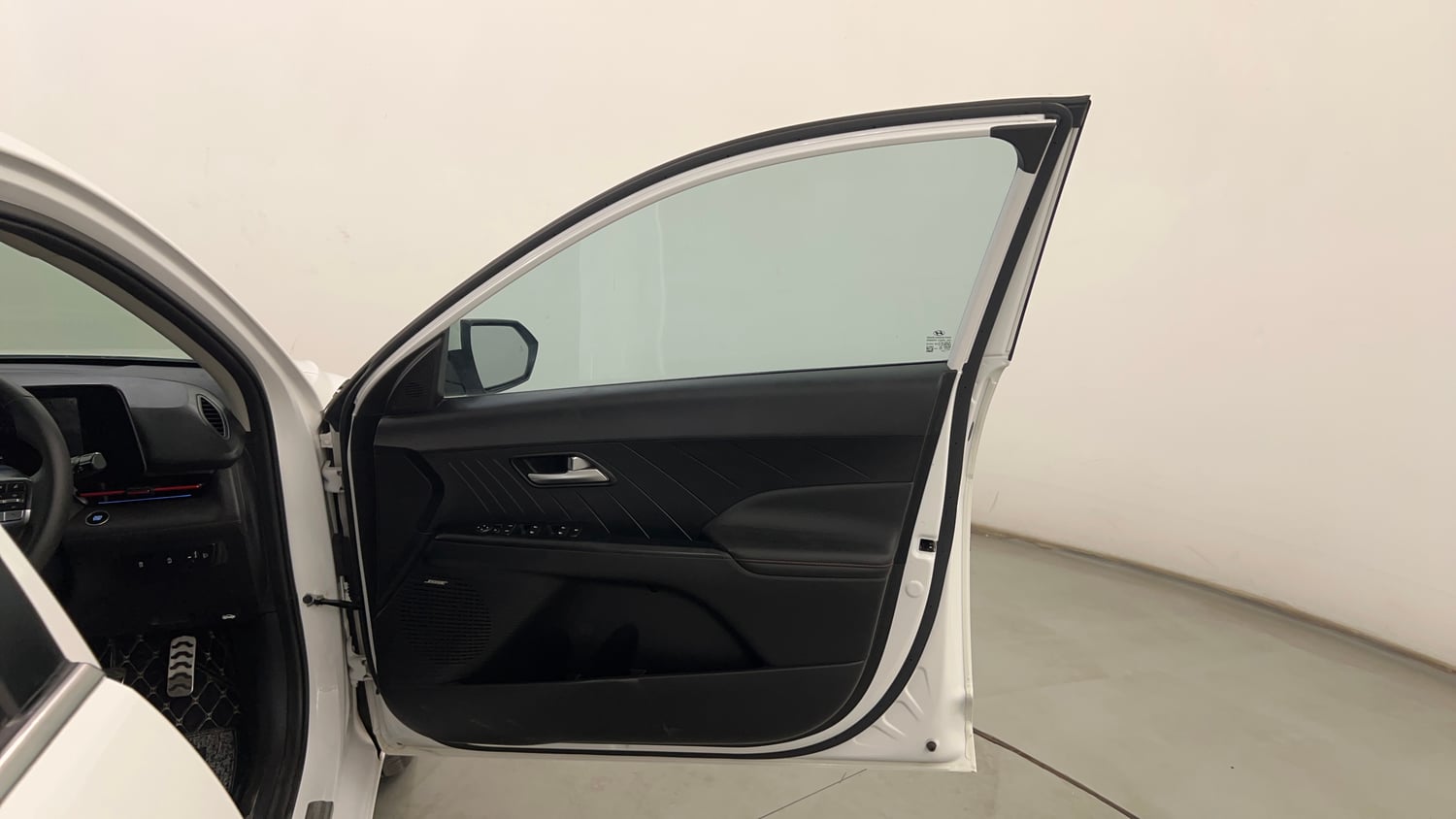 Used 2023 Hyundai Verna SX (O) 1.5 Turbo Petrol MT Petrol Manual interior RIGHT FRONT DOOR OPEN VIEW