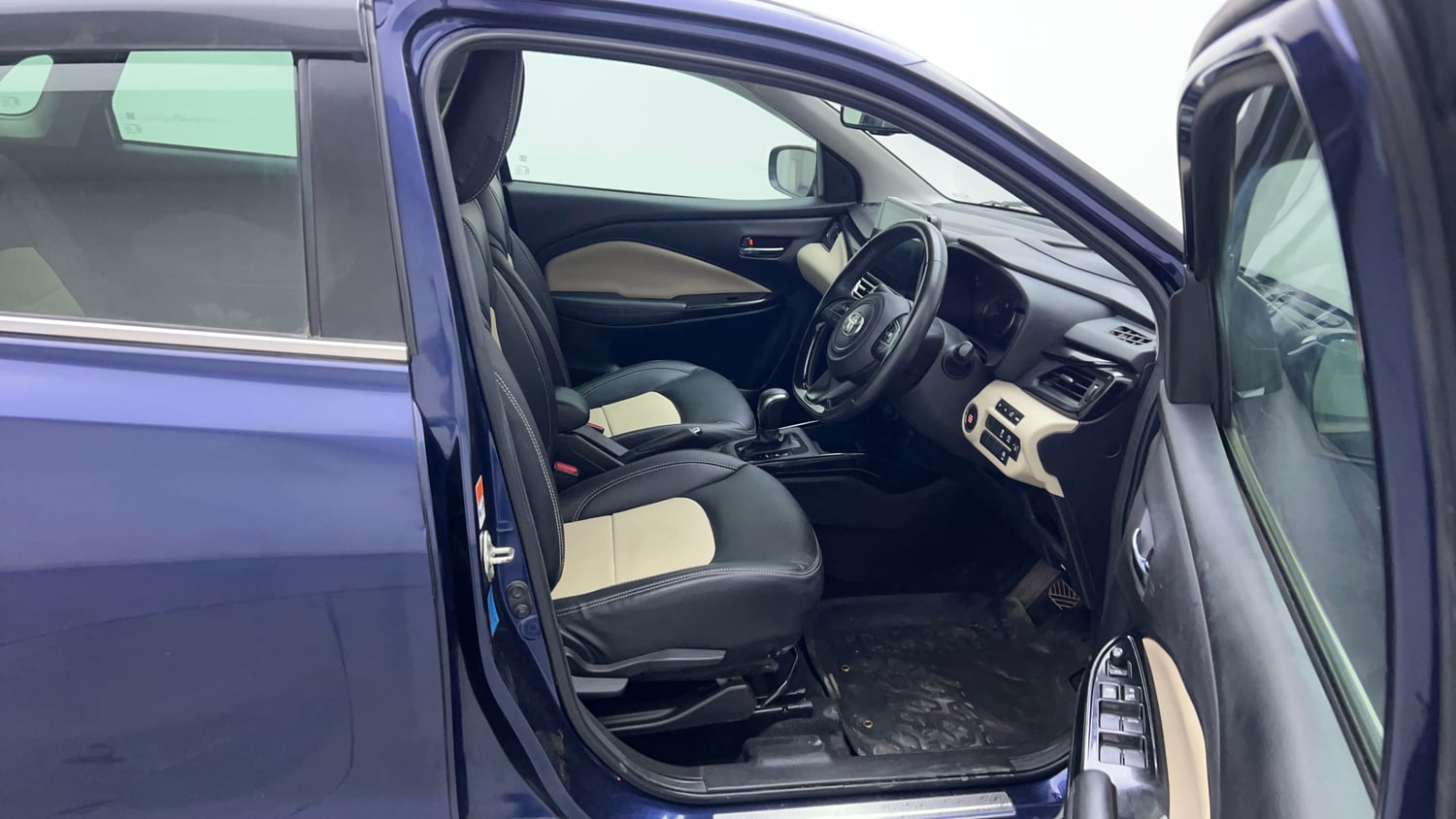 Used 2022 Toyota Glanza V AMT Petrol Automatic interior RIGHT SIDE FRONT DOOR CABIN VIEW