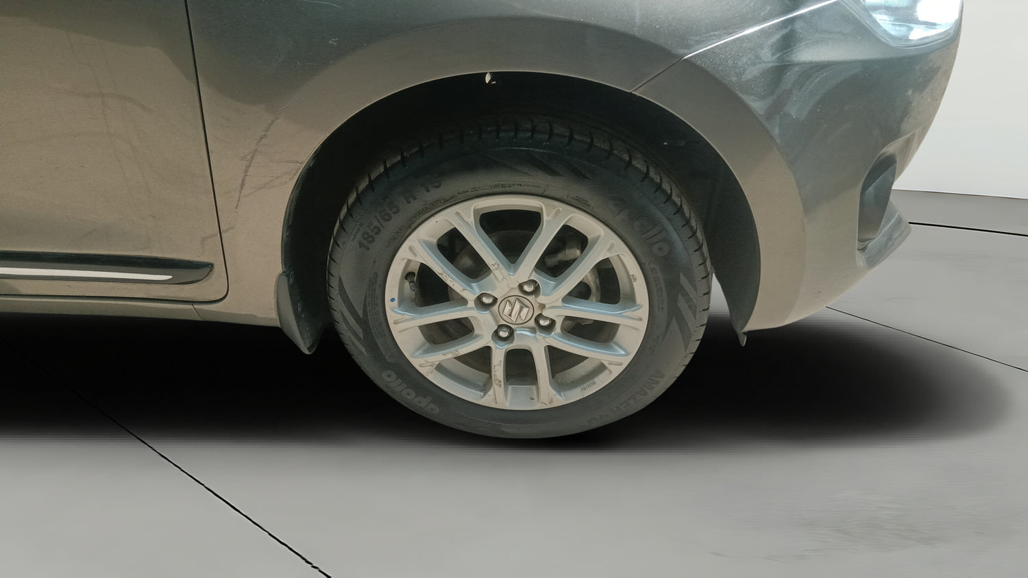 Used 2019 Maruti Suzuki Swift ZXi Petrol Manual tyres RIGHT FRONT TYRE RIM VIEW