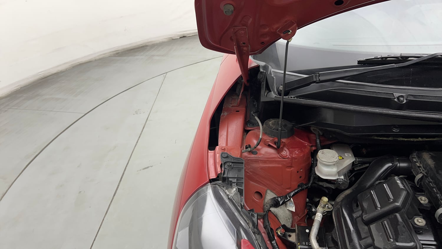 Used 2024 Maruti Suzuki Swift VXi (O) Petrol Manual engine ENGINE RIGHT SIDE HINGE & APRON VIEW