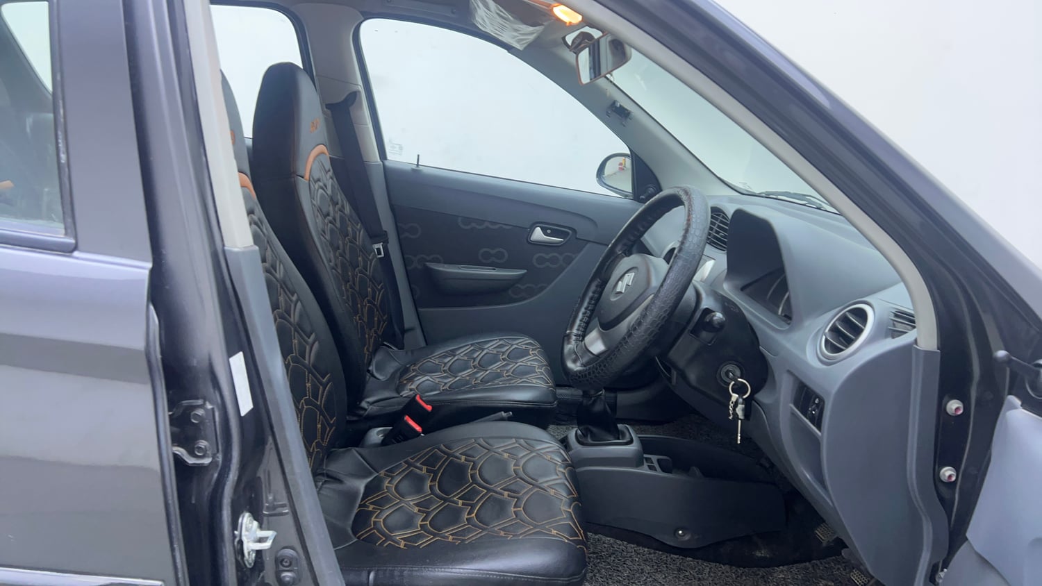 Used 2014 Maruti Suzuki Alto 800 Vxi Petrol Manual interior RIGHT SIDE FRONT DOOR CABIN VIEW