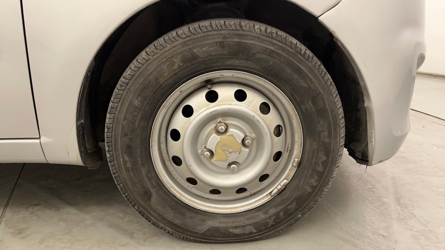 Used 2014 Hyundai i10 Magna 1.1 iRDE2 Petrol Manual tyres RIGHT FRONT TYRE RIM VIEW